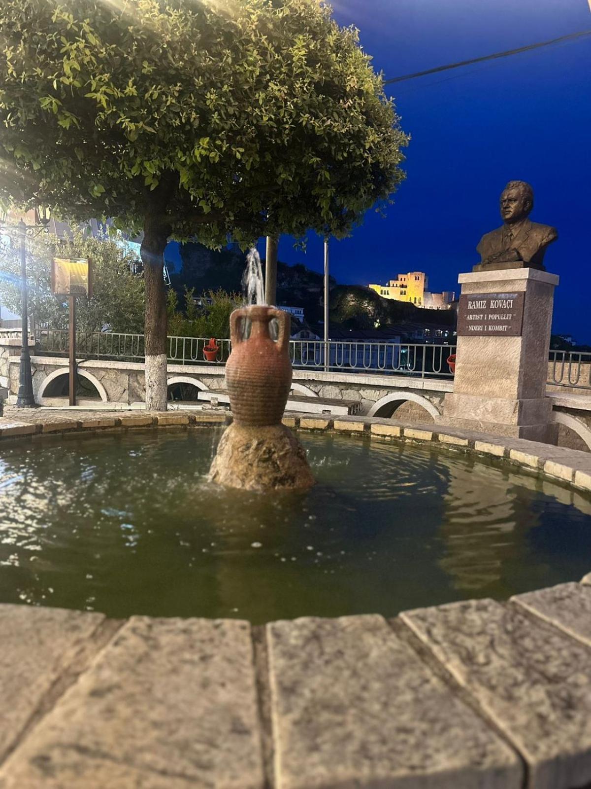 Hotel Europa Krujë エクステリア 写真
