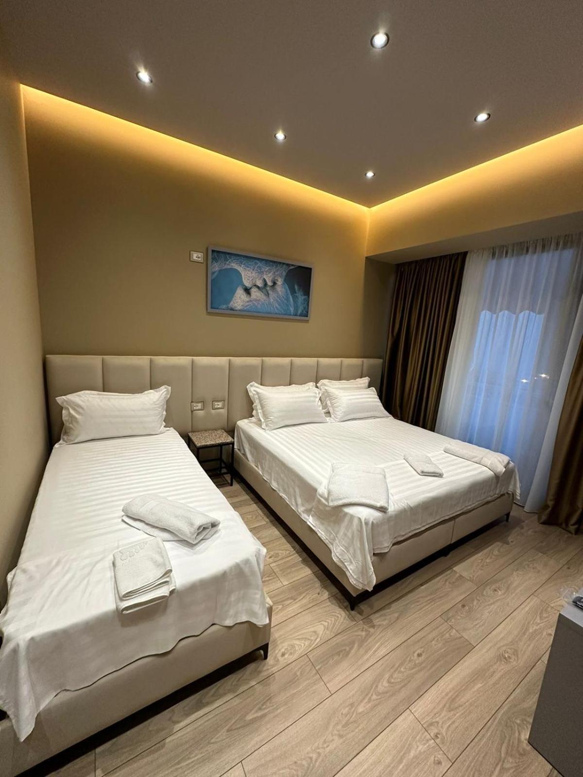 Hotel Europa Krujë エクステリア 写真