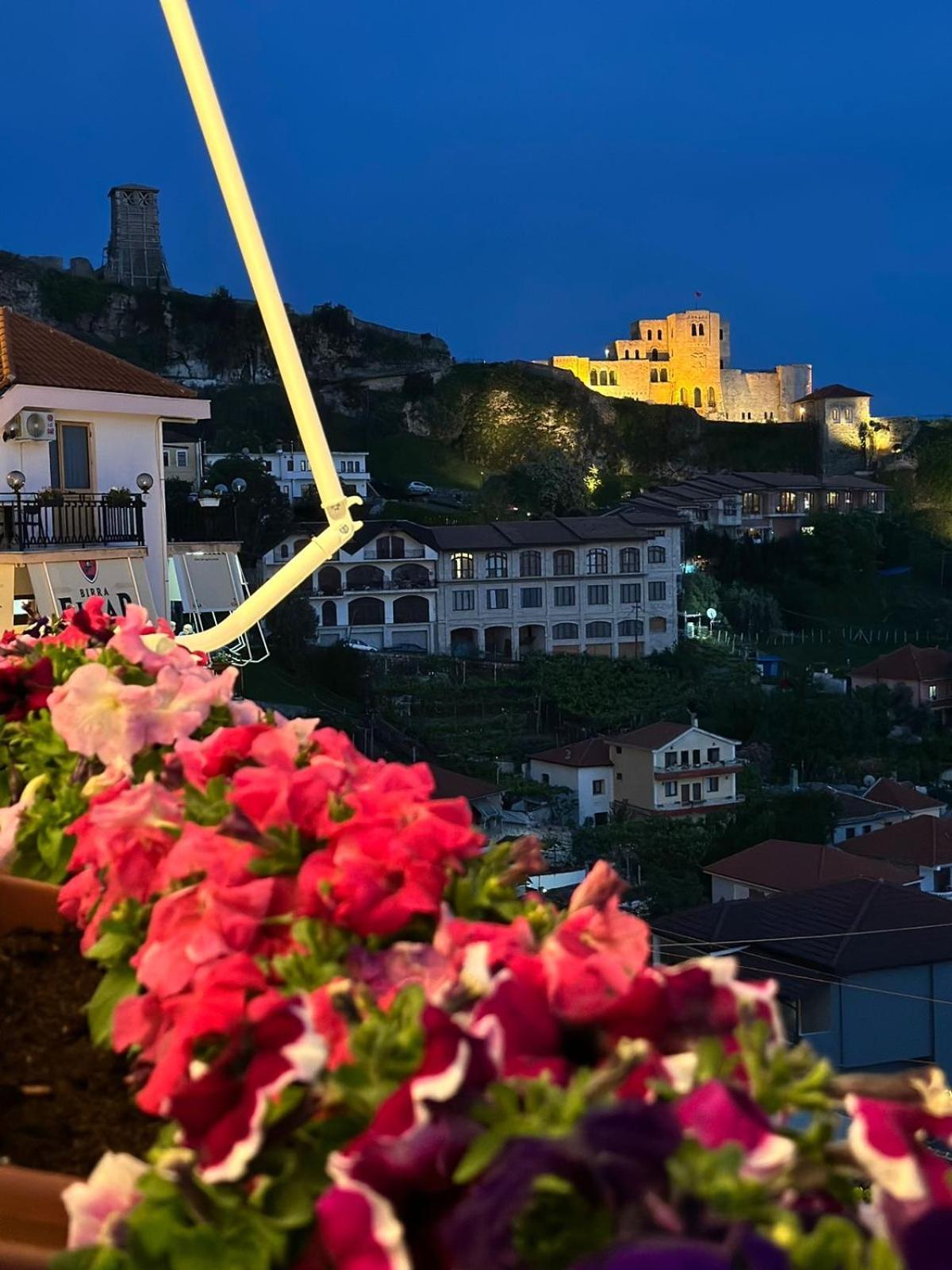 Hotel Europa Krujë エクステリア 写真