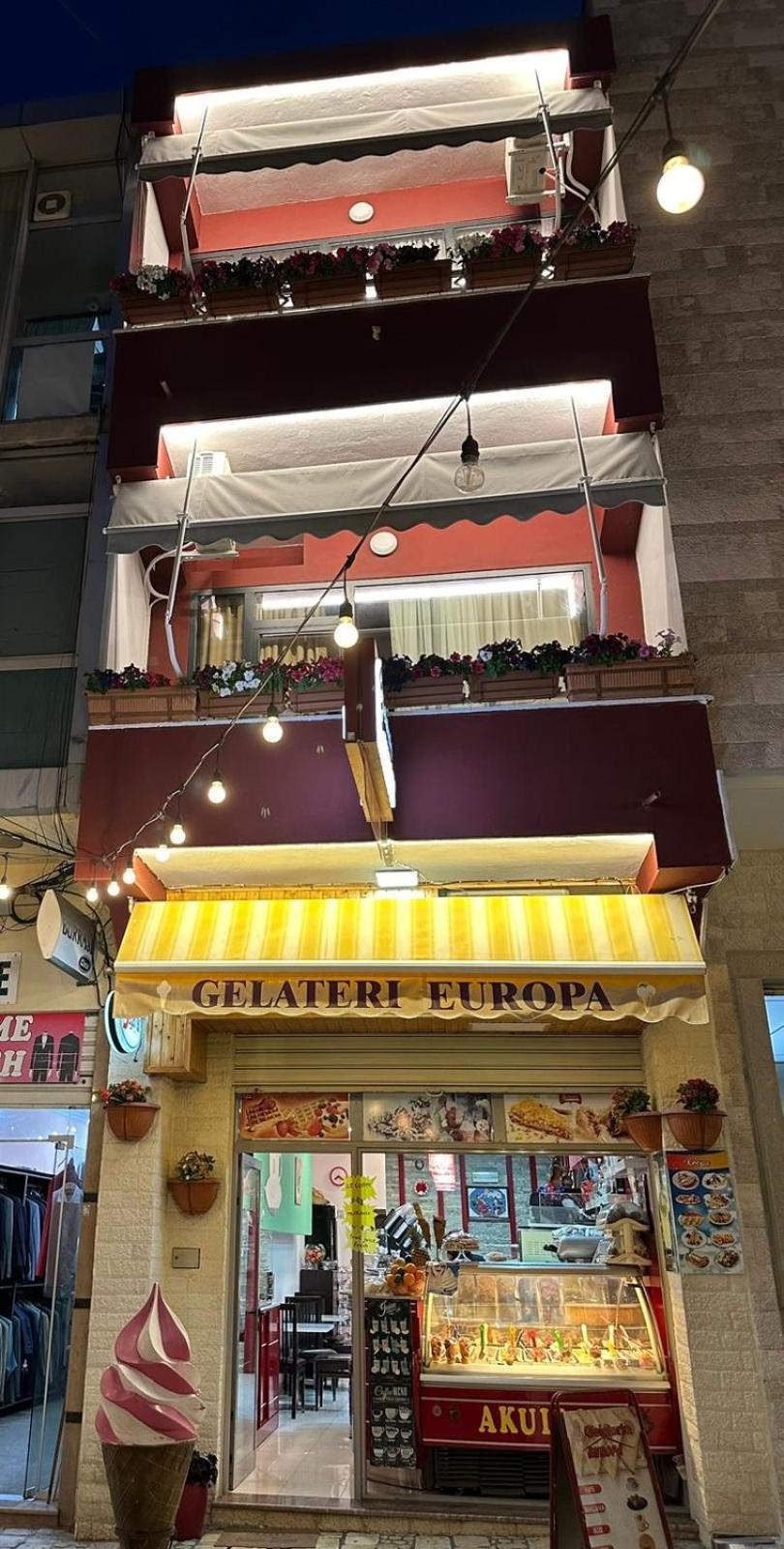 Hotel Europa Krujë エクステリア 写真
