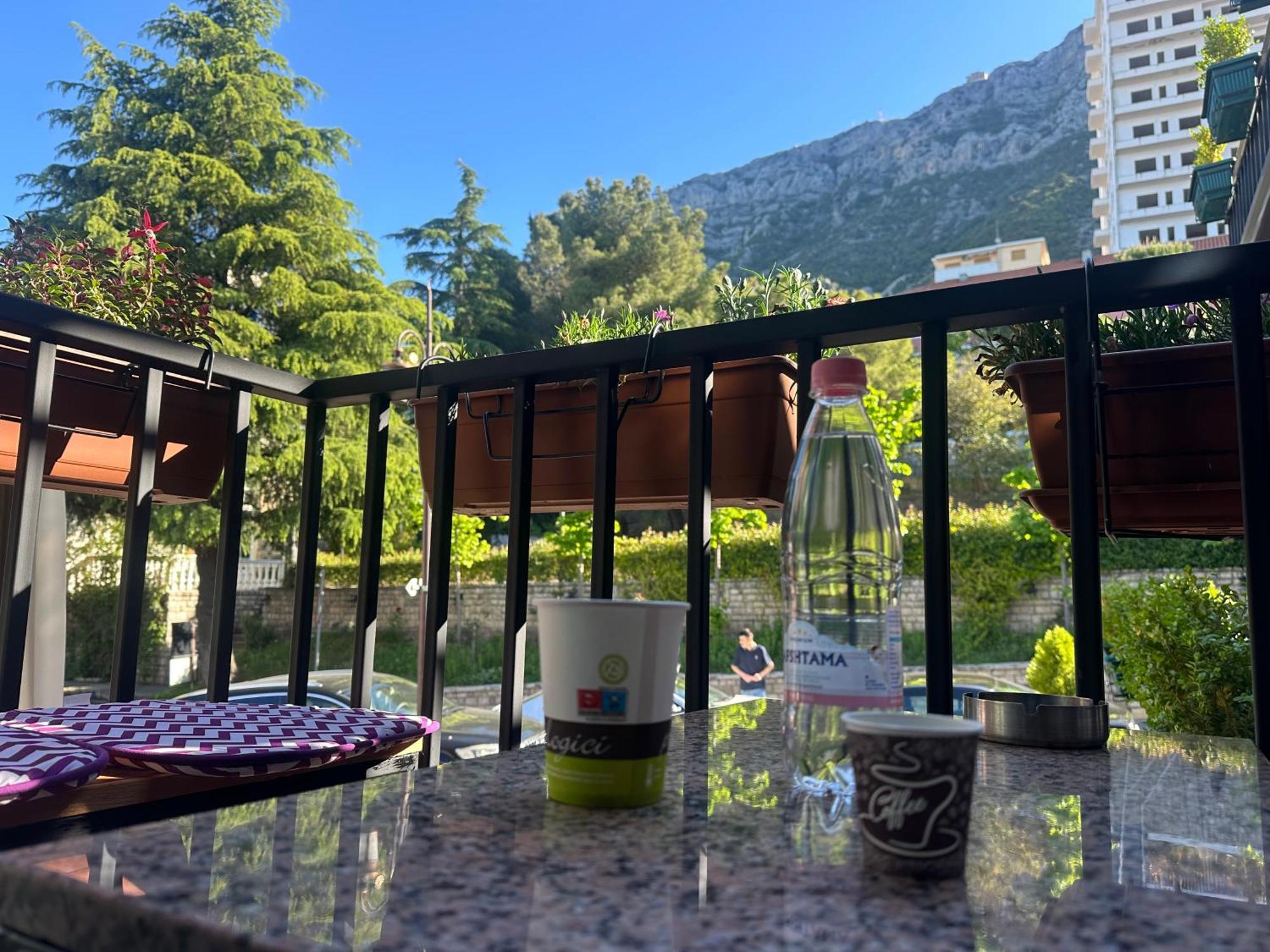 Hotel Europa Krujë エクステリア 写真