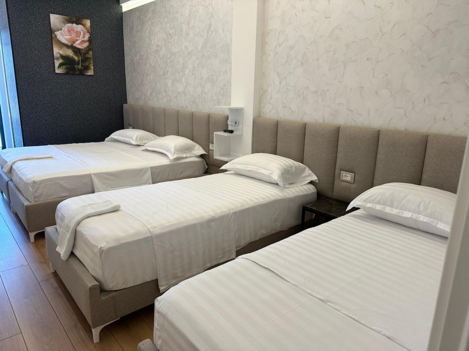 Hotel Europa Krujë エクステリア 写真