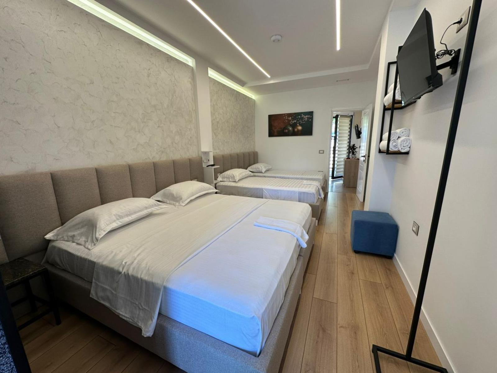 Hotel Europa Krujë エクステリア 写真