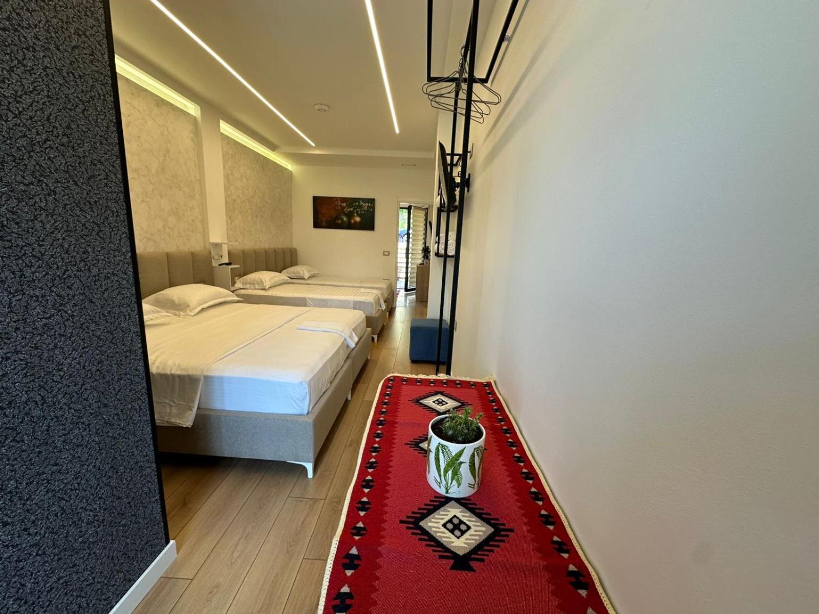 Hotel Europa Krujë エクステリア 写真